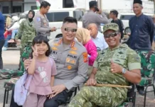 Ditengah Deru Alutsista, Kombes Tri Suhartanto Sapa Warga di Soreang