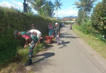 Gotong royong Hidup Lagi di Babakan Jati, Babinsa dan Warga Kompak Bersihkan Jalan