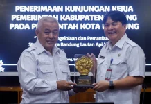 Pemkab Malang Pelajari Pengelolaan GBLA untuk Pengembangan Stadion Kanjuruhan