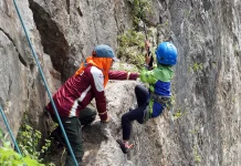 Puluhan Siswa SD Sekolah Alam Bandung Panjat Tebing Hawu