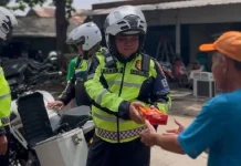 Polres Purwakarta Bangun Kepercayaan Publik lewat Jumat Berbagi