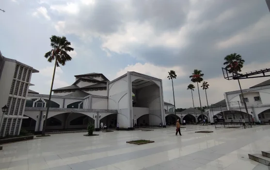 Waktu Maghrib Wilayah Bandung, Jumat 13 Maret 2026