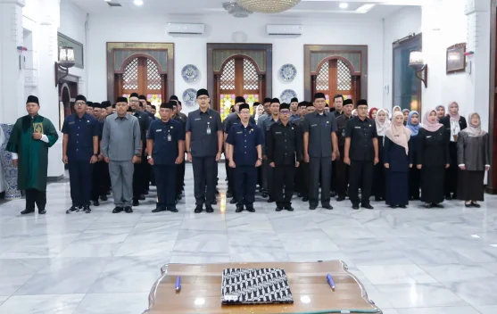 Walikota Bandung Lantik 33 Kepala Sekolah dan 67 Pejabat Pengawas