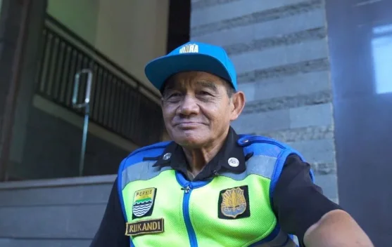 Berita Duka: Persib Bandung Kehilangan Sosok Ikonik Pak Rukandi - RRI.co.id