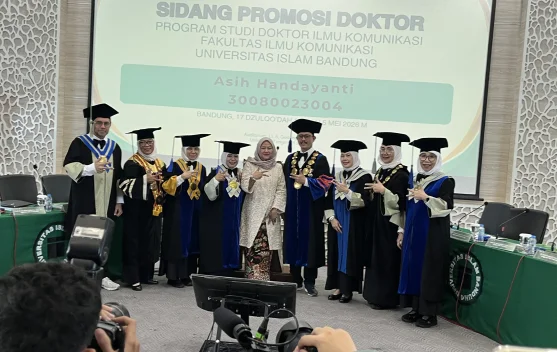 Semangat Belajar tanpa Batas, Dr. Asih Handayanti Raih Gelar Doktor di Usia 60 Tahun