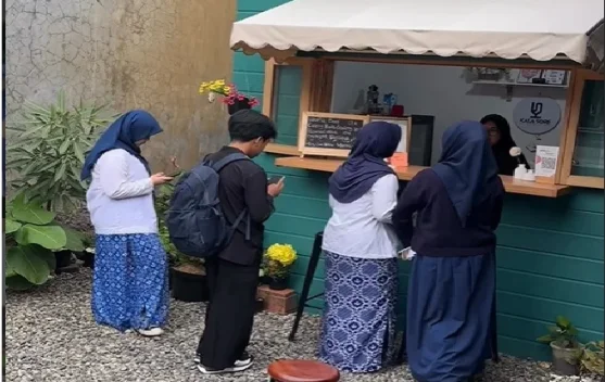 Kedai Kala Sore, Kedai Unik di Halaman Rumah