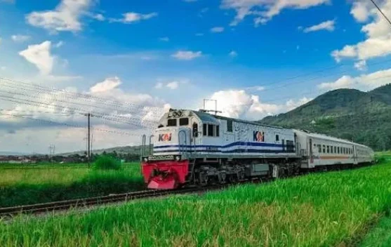 Wisatawan Ramai Gunakan Kereta Api Argo Anjasmoro