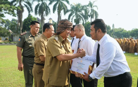 Berkontribusi,Diky Candra berikan Penghargaan bagi Instansi hingga Seniman