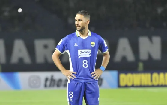 Lucho Ungkap Tantangan Persib Sebagai Juara Bertahan