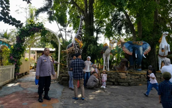 Libur Sekolah,Polisi Intensifkan Pengamanan Objek Wisata Taman Satwa Cikembulan