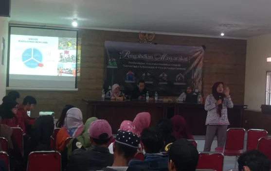 Dosen UPI Edukasi Warga Patahan Lembang untuk Tingkatkan Literasi Kebencanaan