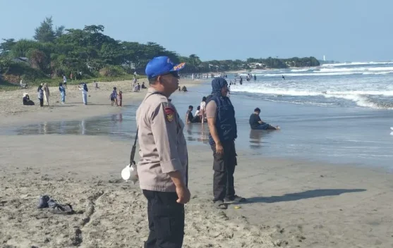 Masa Libur Sekolah Objek Wisata Pantai Garsel Dipadati Pengunjung