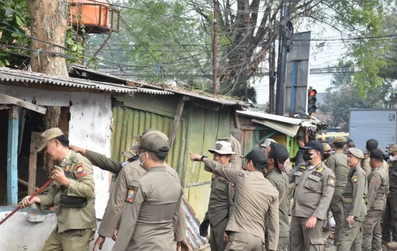 Bangunan Liar di Perempatan Barak Sumedang Dibongkar, Penataan Kota Dimulai