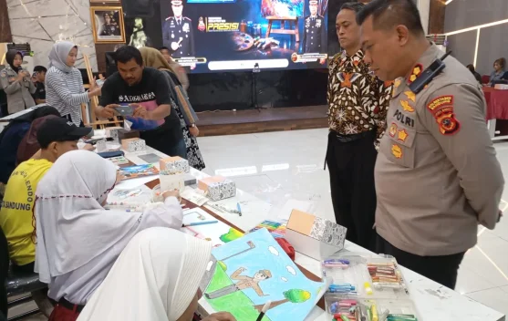 Beri Ruang Berkarya Pelajar SLB, Polrestabes Bandung Gelar Lomba Melukis Difabel