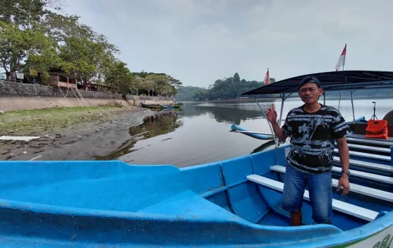 Air Situ Gede Tasikmalaya Surut, Pendapatan Jasa Sewa Perahu Menurun