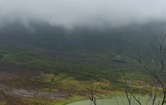 Pesona Kawah Gunung Galunggung Masih Memikat