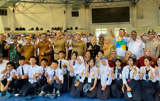 Angkatan Perdana SMAN 28 Bandung Tutup MPLS dengan Aksi Peduli Lingkungan