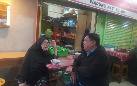 Warung Nasi Bu Eha Tetap Legendaris di tengah Perubahan Zaman