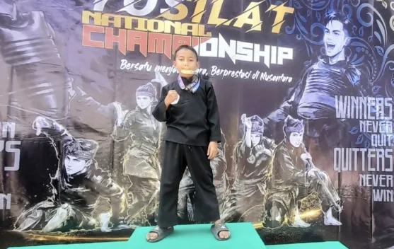 Rizky Firdaus siswa kelas 6 SD dengan Tujuh Medali Emas