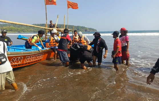 Operasi SAR Perahu Katir Karya Berkah Terbalik di Perairan Pangandaran Ditutup