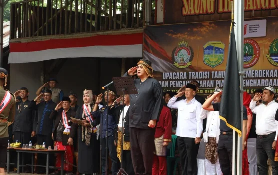 Budayawan Gelar Upacara HUT RI, Diky Candra Didaulat Jadi Pembina Upacara