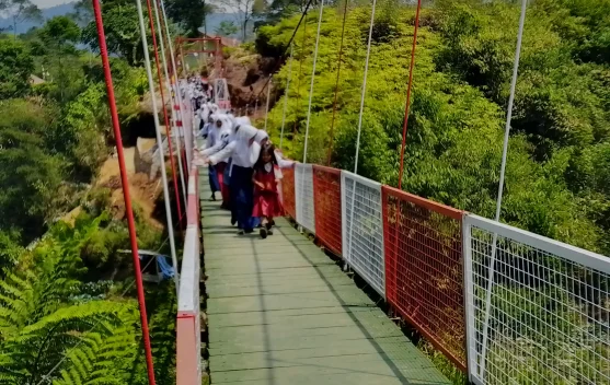 Pussenif AD Bangun Jembatan, Perlancar Aktivitas Warga di Dua Kampung Rancabali