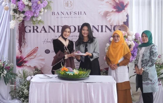 Ibu 3 Anak Buka Klinik Kulit, Ketua TP PKK Kabupaten Subang Ega Anjani Haru