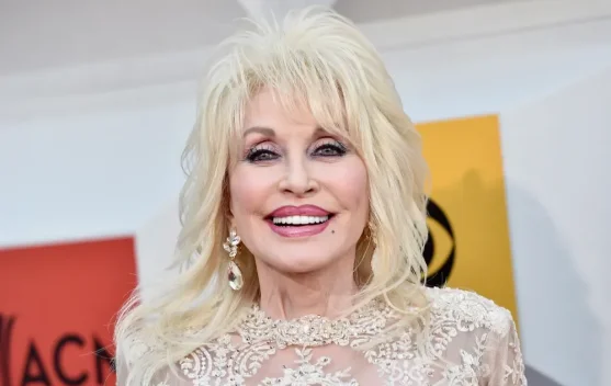 Dolly Parton Rela Jalani Pengobatan Eksperimental Demi Sesama