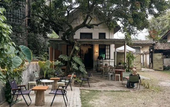 Rumah Kopi Sedjahtera, Nuansa Rumah Nenek di Bandung