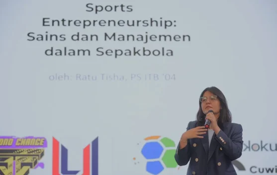 Sambangi ITB, Ratu Tisha Bahas Sepak Bola, Pembinaan hingga Kaitannya dengan Sains