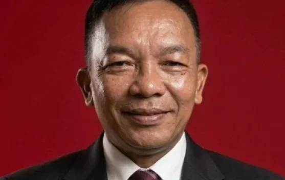 Priyayi Modern : Menyingkap Hantu Patrimonialisme di Balik Seragam