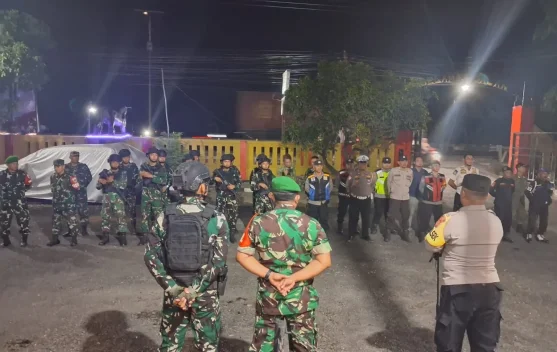 Menjelang Pilkades, TNI-Polri Gelar Patroli Malam Jaga Patokbeusi
