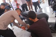 Wujud Kepedulian Polri, 100 Driver Ojok Dapat Ganti Oli Gratis Dari Polres Subang