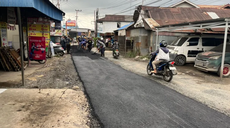 Blak-Blakan! PUPR: Air Kalahkan Aspal Jalan Pekapuran Raya