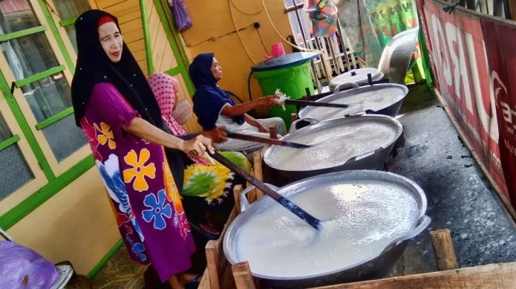 Masjid Sabilal Siapkan Bubur Legenda Menu Berbuka Puasa