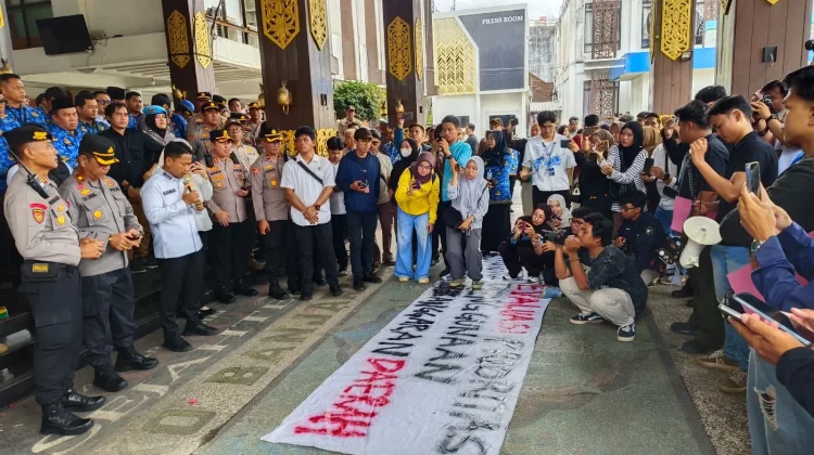 Sebanyak 12 Tuntutan Guncang Balai Kota Banjarmasin
