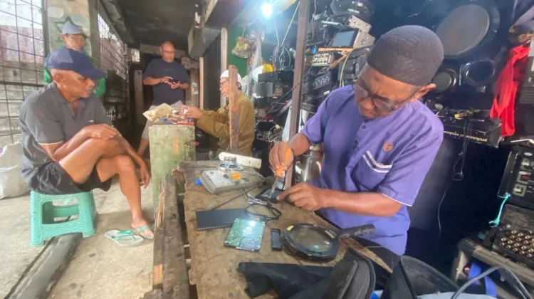 Lorong Sunyi di Pasar Cempaka, Taha Menyalakan Harapan
