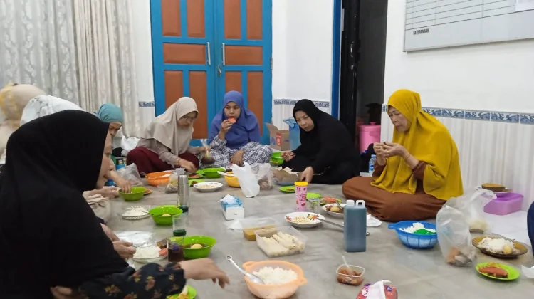 Jemaah Al-Mujahiddin Rutin Gelar Buka Puasa dan Tadarus