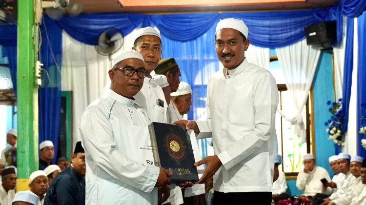 Bupati Banjar Salurkan Bantuan Kepada Desa dan Yayasan