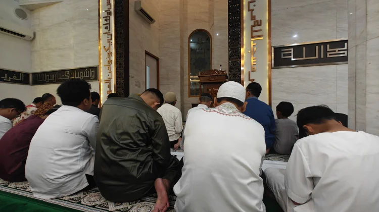 Merasakan Nuansa Syahdu Bertarawih di Masjid tengah Kota
