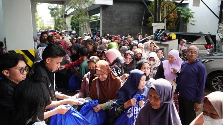 BRI Region 14 Banjarmasin Salurkan 700 Paket Sembako untuk Warga