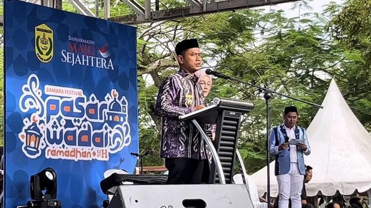 Wali Kota Ajak Warga Jaga Kebersihan dan Mengurangi Sampah Plastik di Pasar Wadai