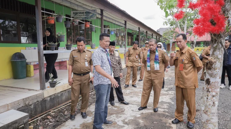 DPRD Kalsel Pantau Sarpras SMAN 1 Alalak