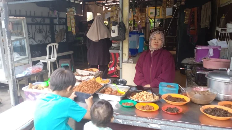 Warung Khadijah Laris selama Ramadan
