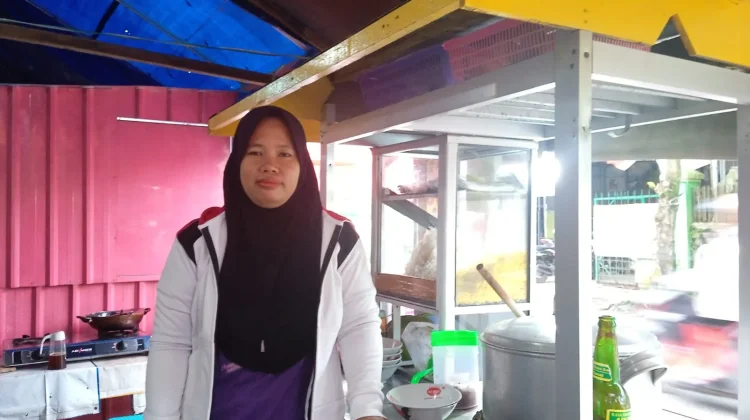 Bakso Gerobak Kuning, Dikenal dengan Harga Murah