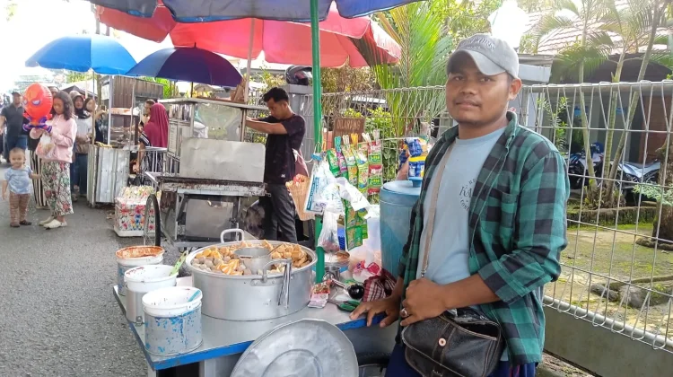 Sumber Nafkah Keluarga, Yudi Konsisten Berjualan Pentol