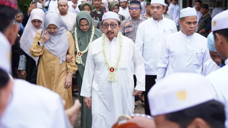 Wabup Banjar  Salurkan Hibah dan Bantuan Keagamaan