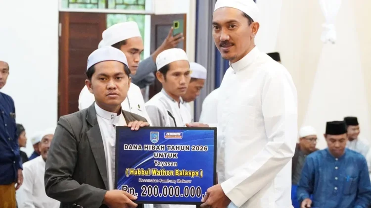 Pemkab Banjar Salurkan  Bantuan di Sambung Makmur