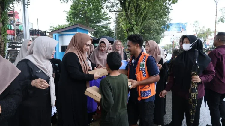 PKK Dekranasda Tanbu Gelar Aksi Sosial saat Ramadan