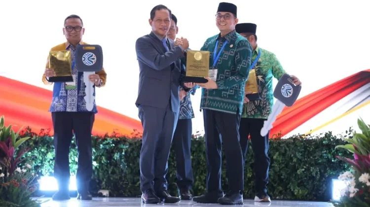 Tanah Bumbu Raih Predikat Kabupaten Bersih